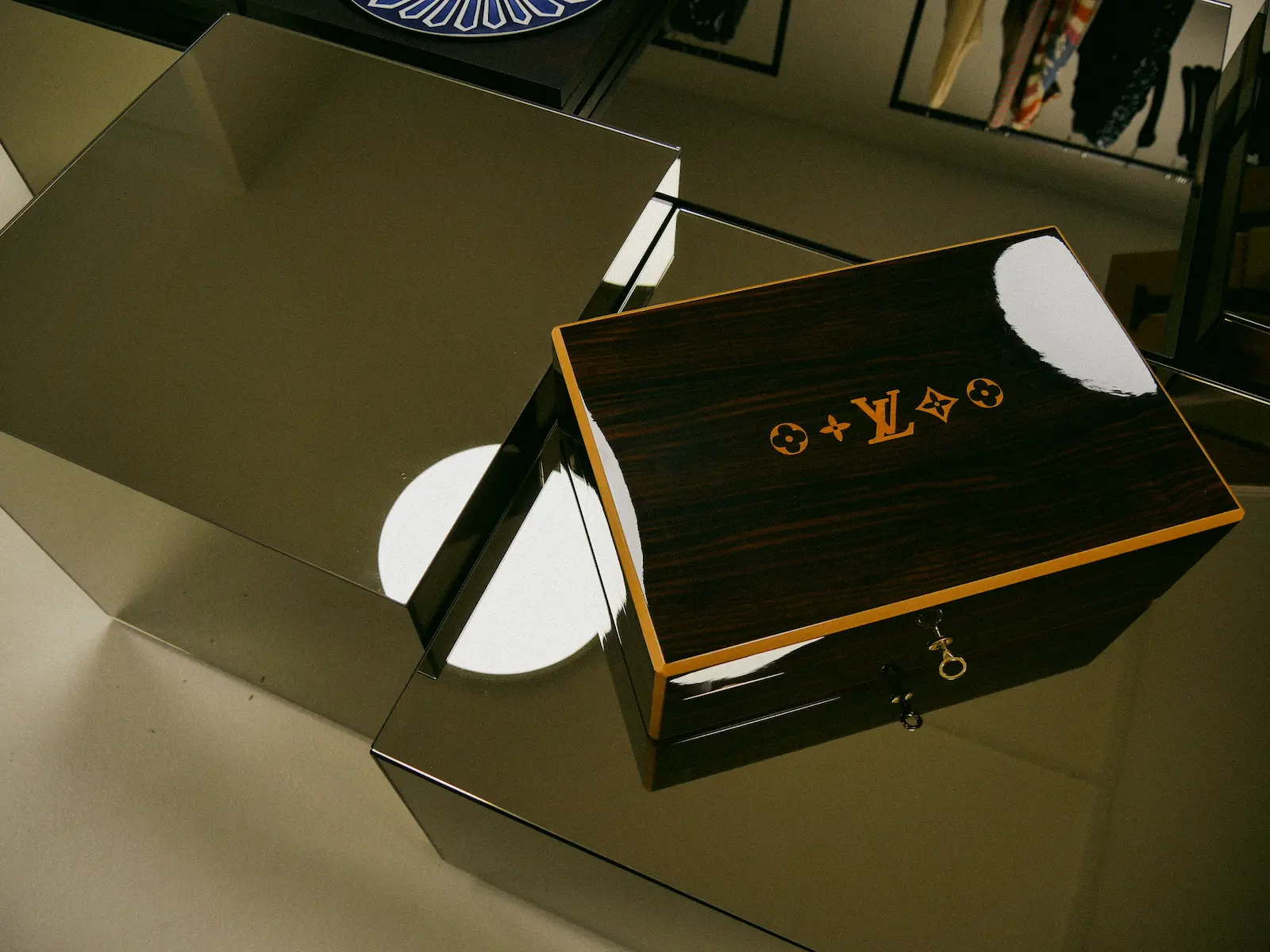 Louis Vuitton Schuhkarton Lukié Designertaschen Köln